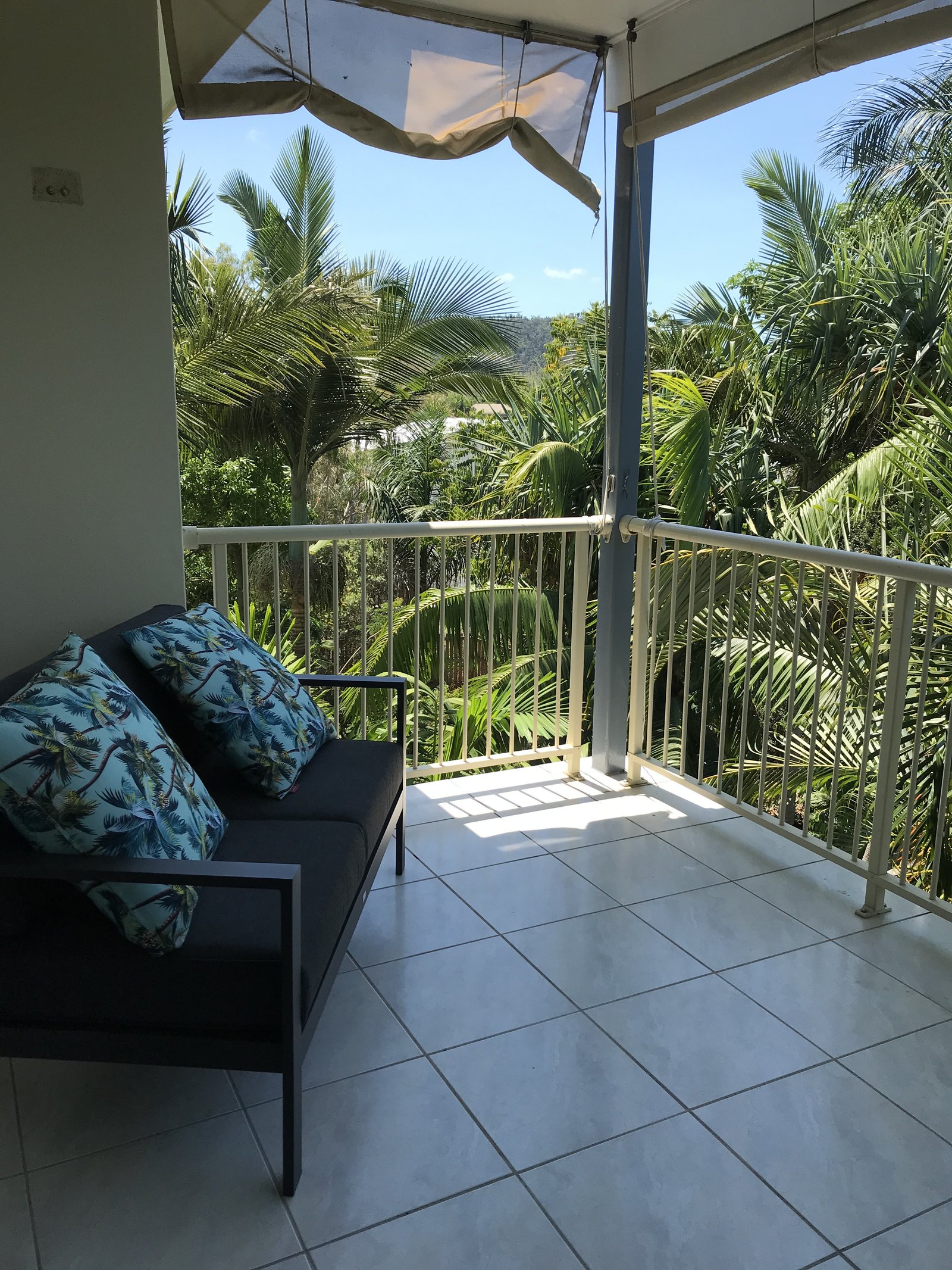 64/21 Shute Harbour Rd  CANNONVALE 17