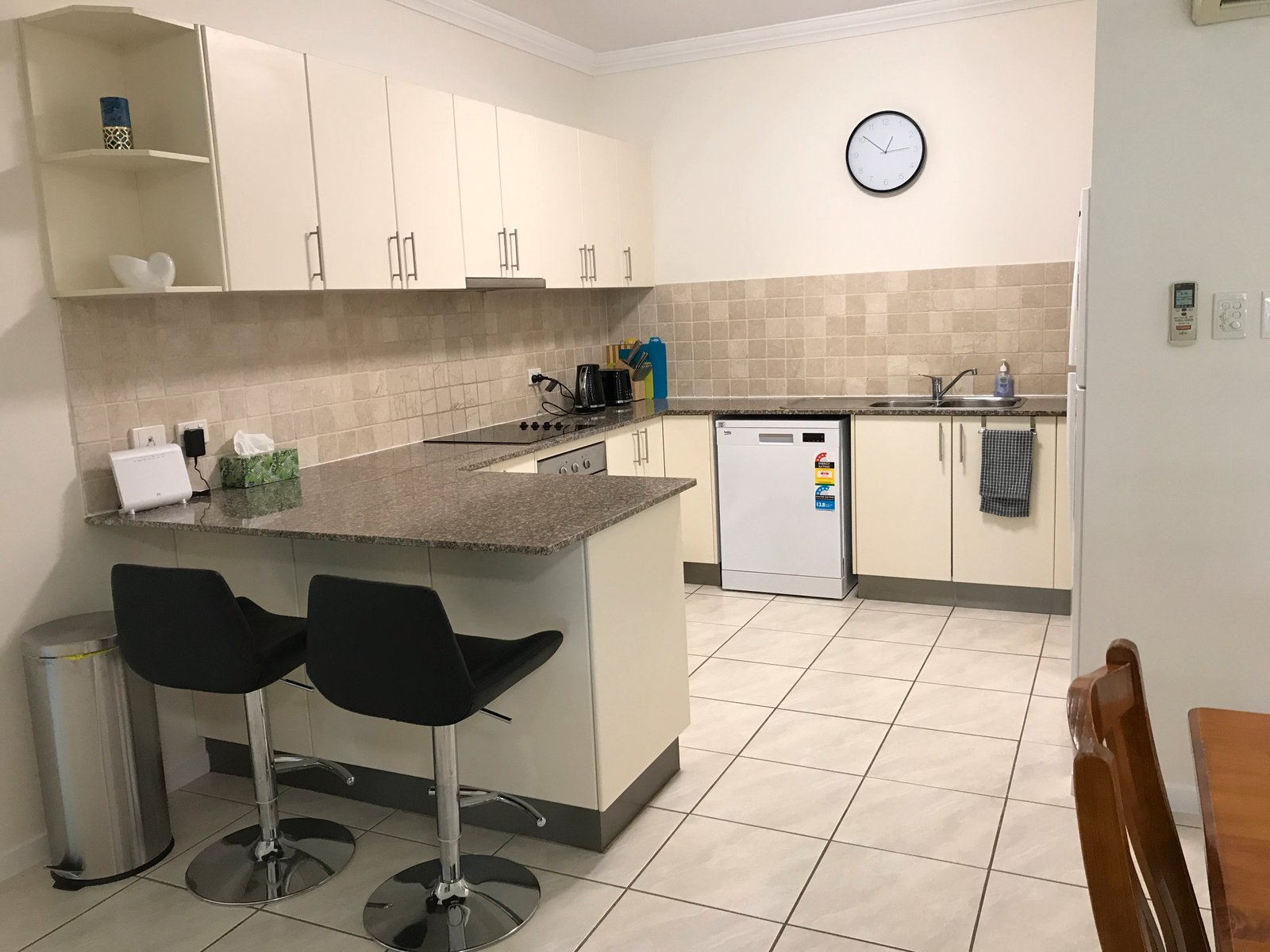 64/21 Shute Harbour Rd  CANNONVALE 19