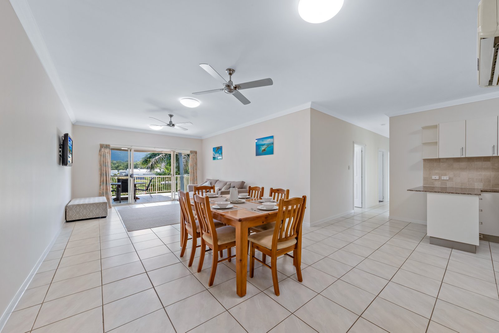 64/21 Shute Harbour Rd  CANNONVALE 1