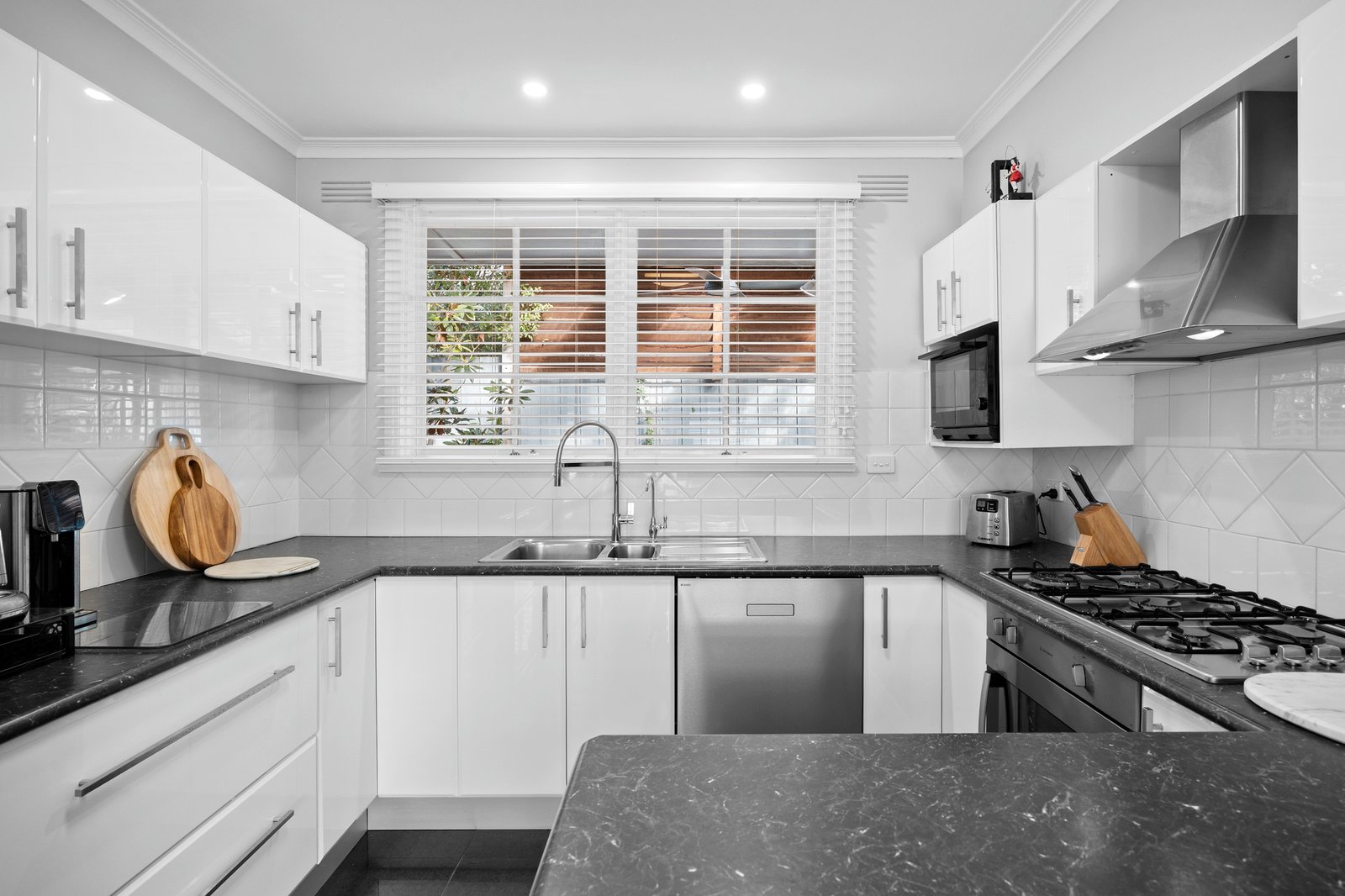 Gallery: 6/448-449 Beach Road