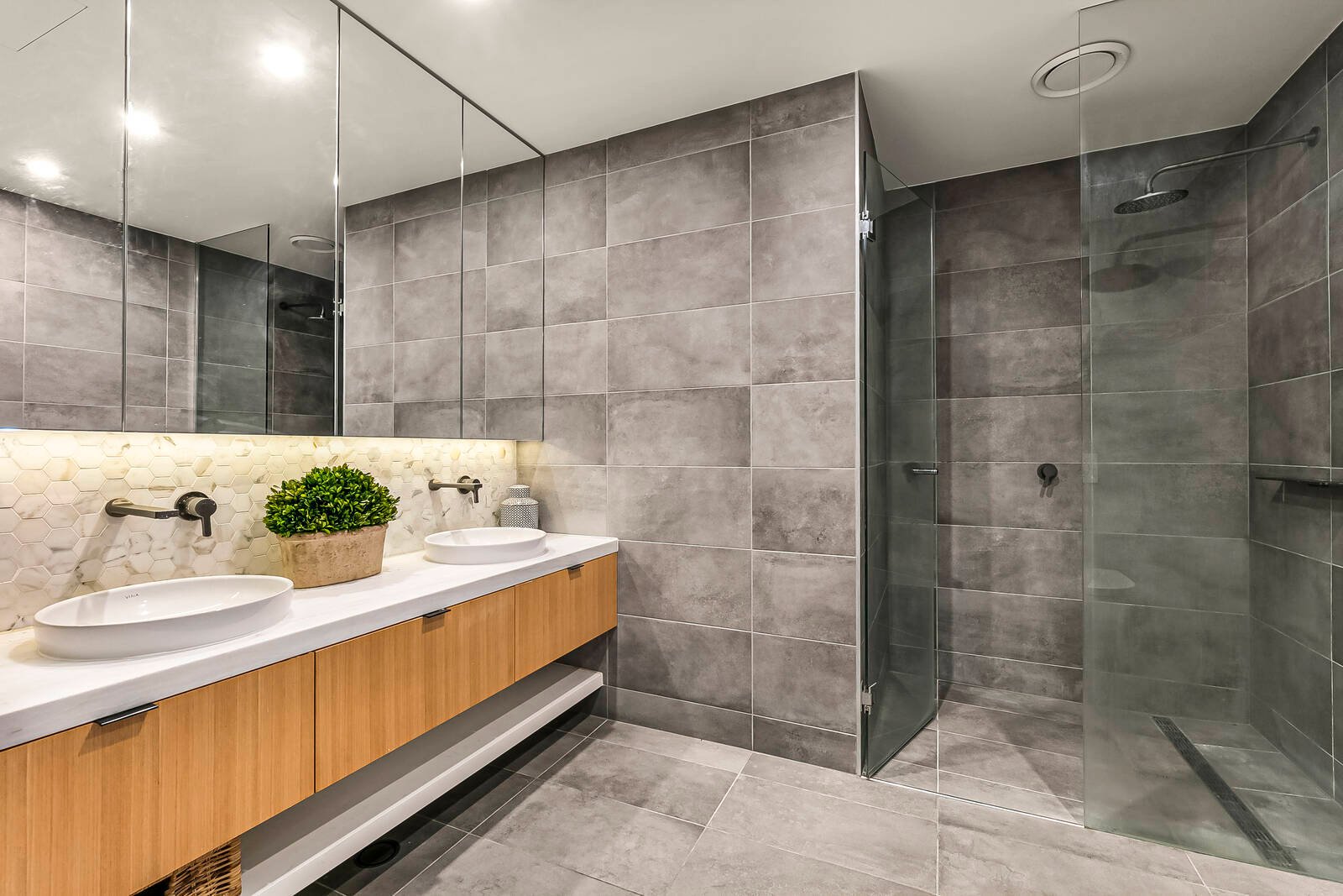 Real Estate and Property in 6/456 Barkers Road, Hawthorn East, VIC