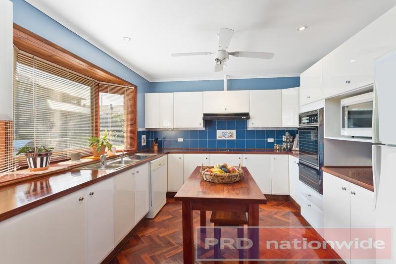 647 Henry Lawson Drive EAST HILLS 4