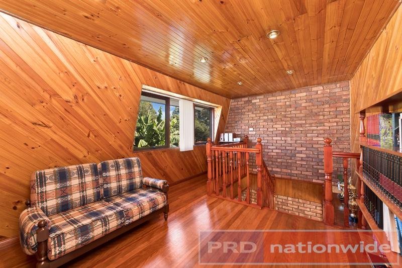 647 Henry Lawson Drive EAST HILLS 5