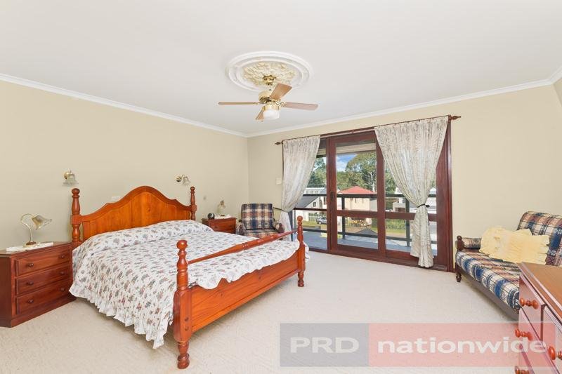 647 Henry Lawson Drive EAST HILLS 6