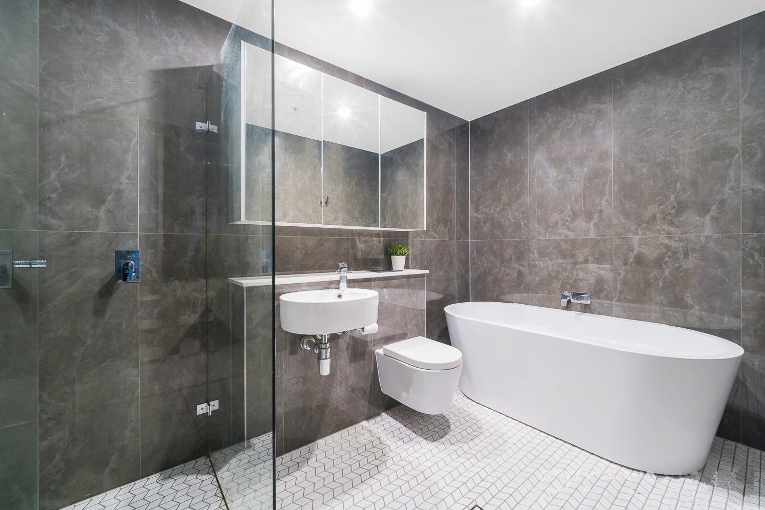 647/1 Finch Drive EASTGARDENS 8
