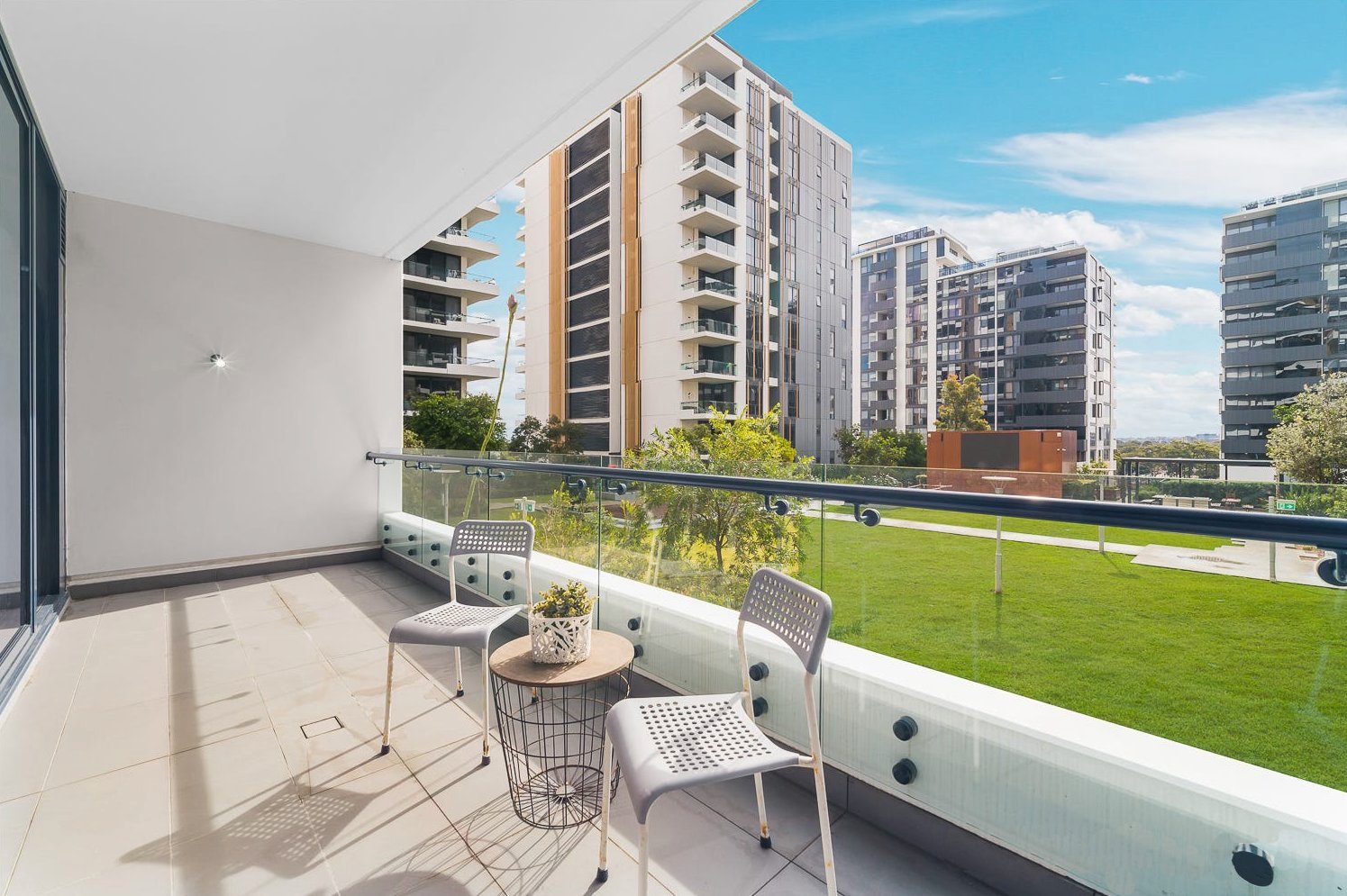 647/1 Finch Drive EASTGARDENS 1