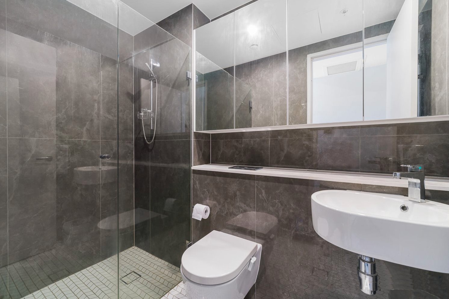 647/1 Finch Drive EASTGARDENS 7