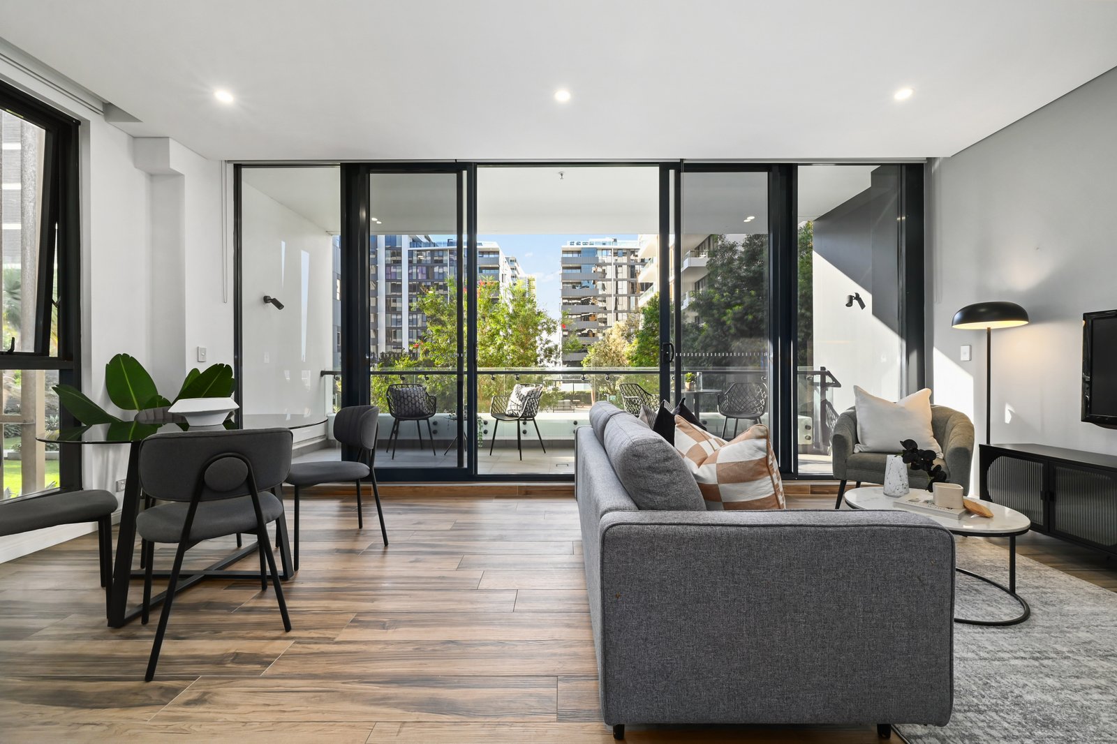 647/1 Finch Drive EASTGARDENS 2