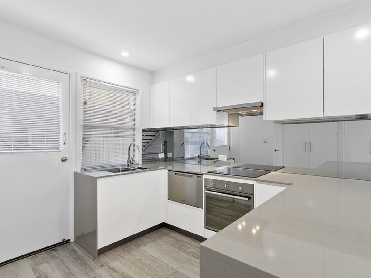 6/49 Connor Street Burleigh Heads 5