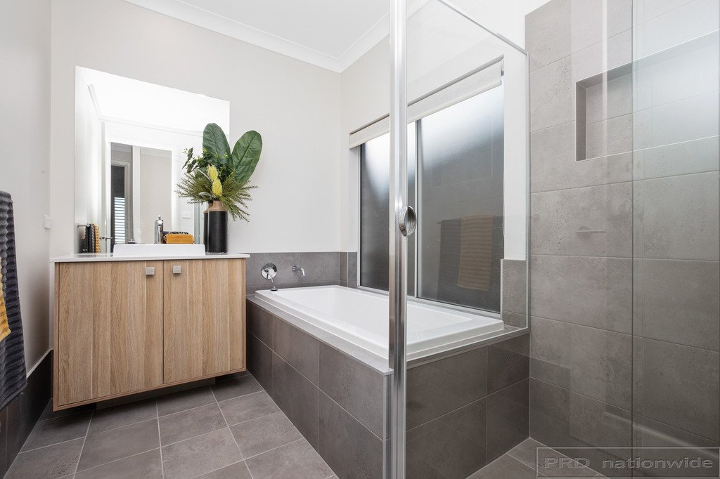 65 Billabong Parade CHISHOLM 14