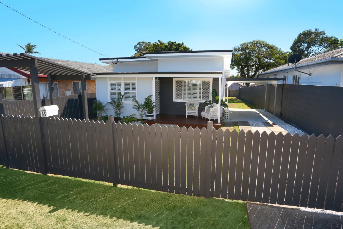 65 Central Street LABRADOR 1