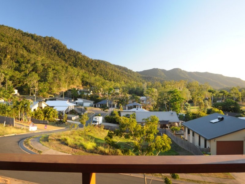 65 Country Rd  CANNONVALE 4