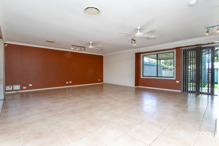 65 Greenbank Dr  Werrington Downs 6