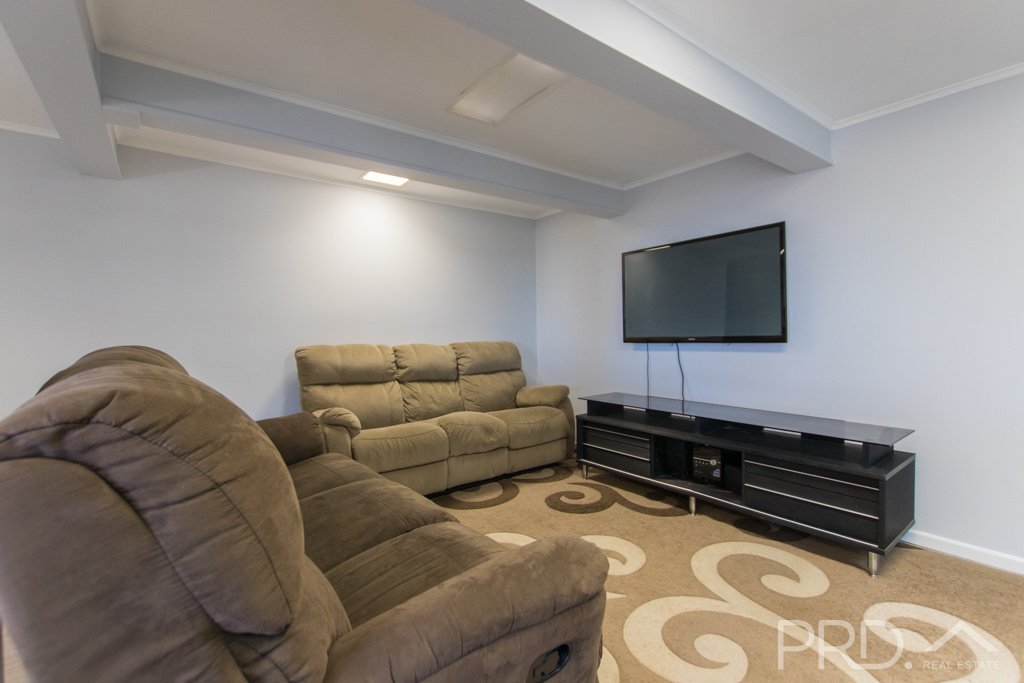 65 Lambie Street TUMUT 17