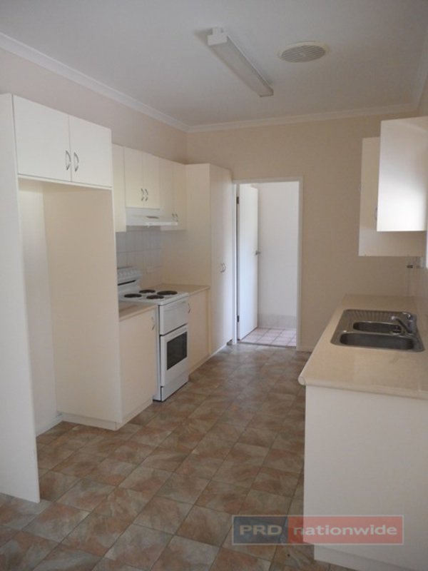 65 Lynch Street ADELONG 9