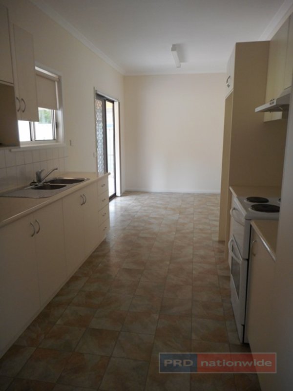 65 Lynch Street ADELONG 11