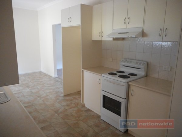 65 Lynch Street ADELONG 12