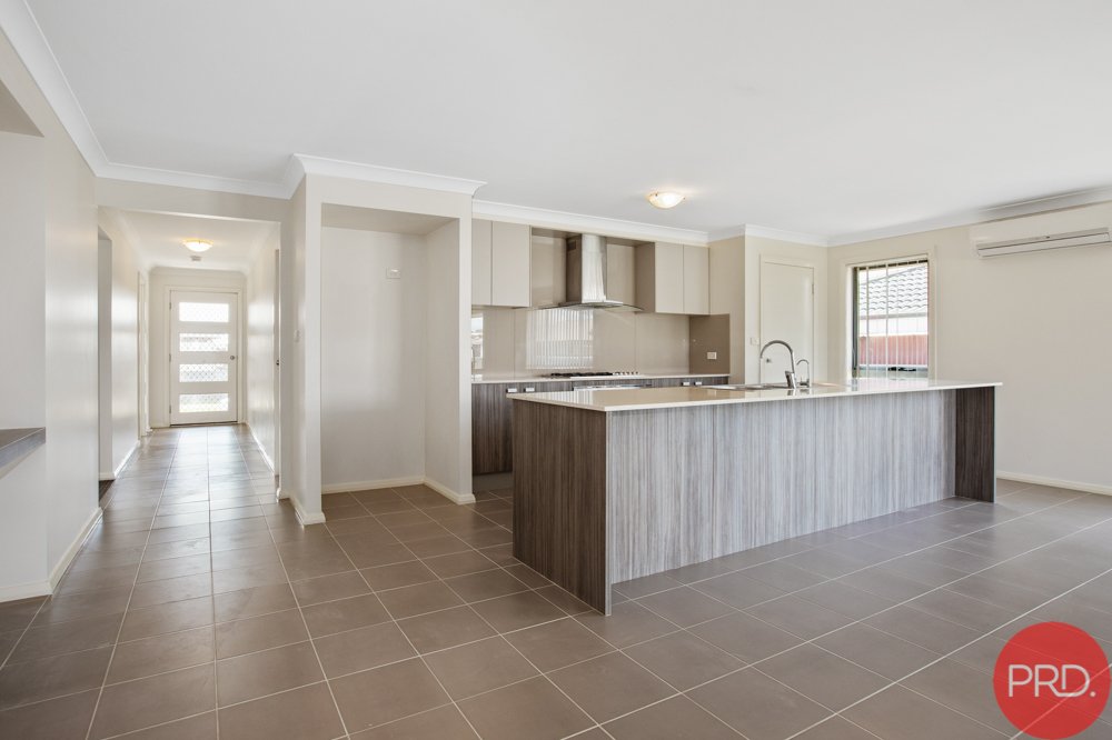 65 Niven Parade RUTHERFORD 2