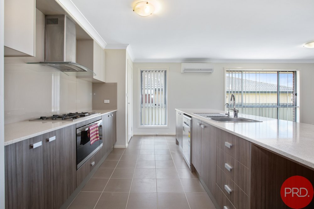 65 Niven Parade RUTHERFORD 3