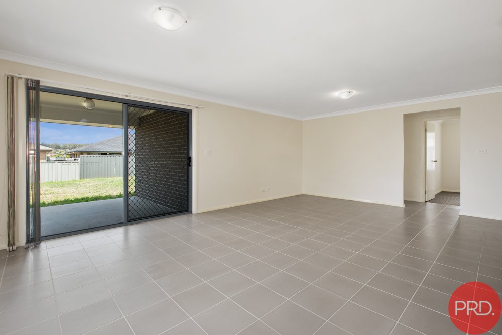 65 Niven Parade RUTHERFORD 7