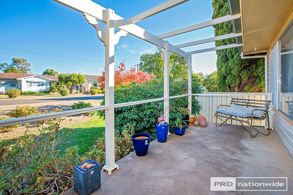 65 Oak Street TAMWORTH 2