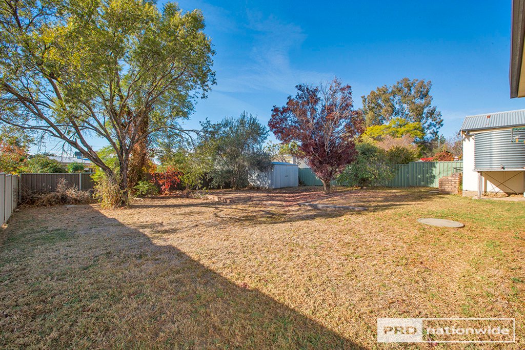 65 Oak Street TAMWORTH 4