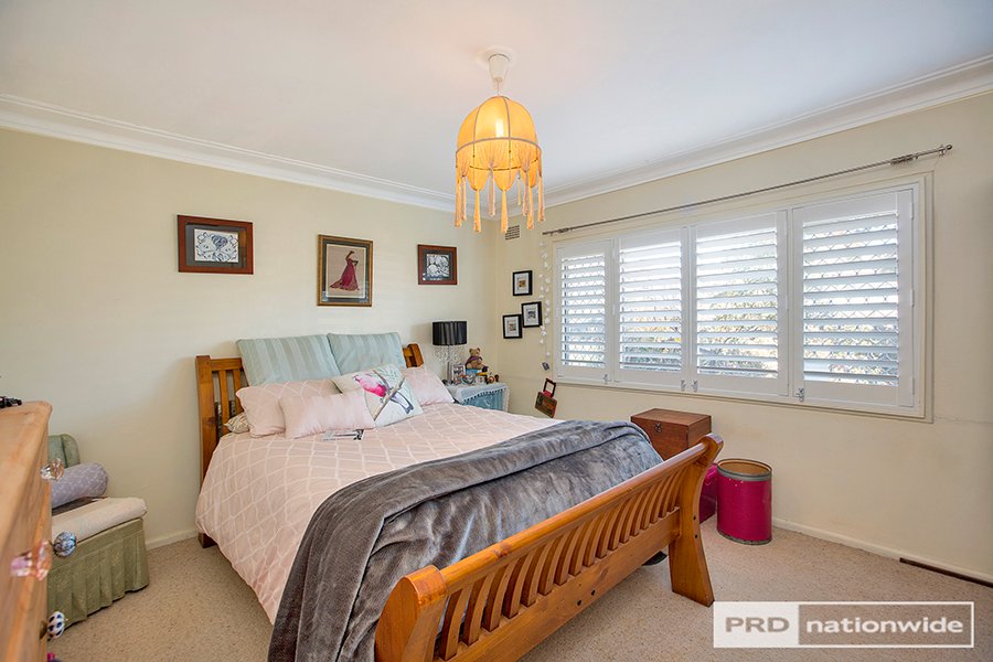 65 Oak Street TAMWORTH 12