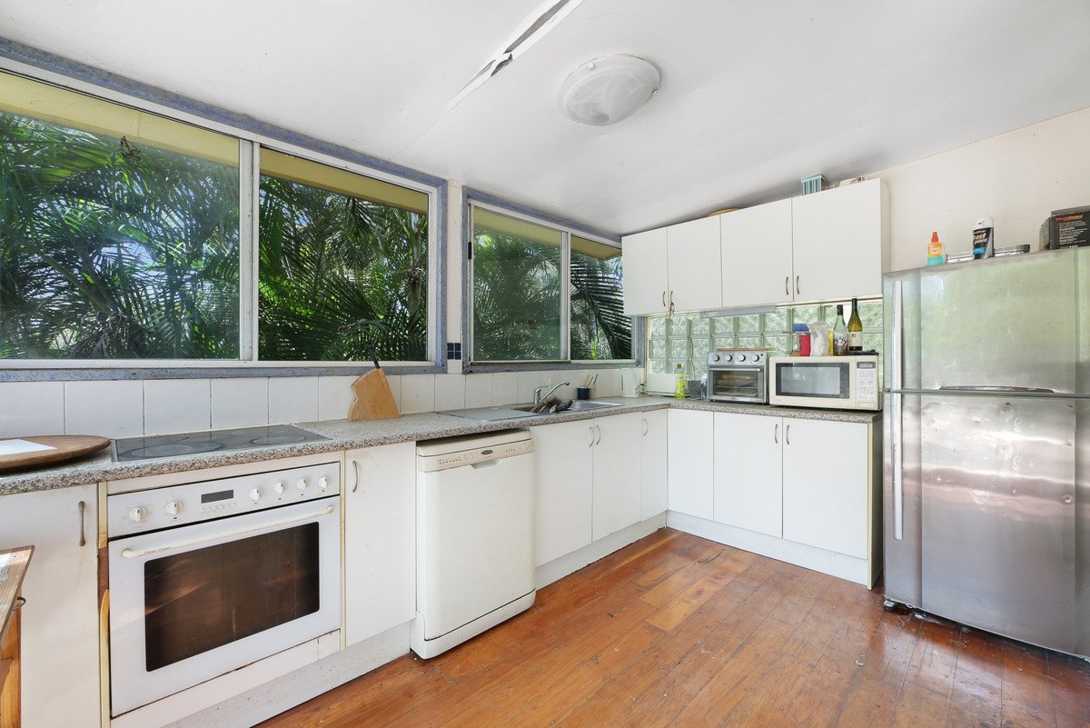 65 Ocean Parade Burleigh Heads 12