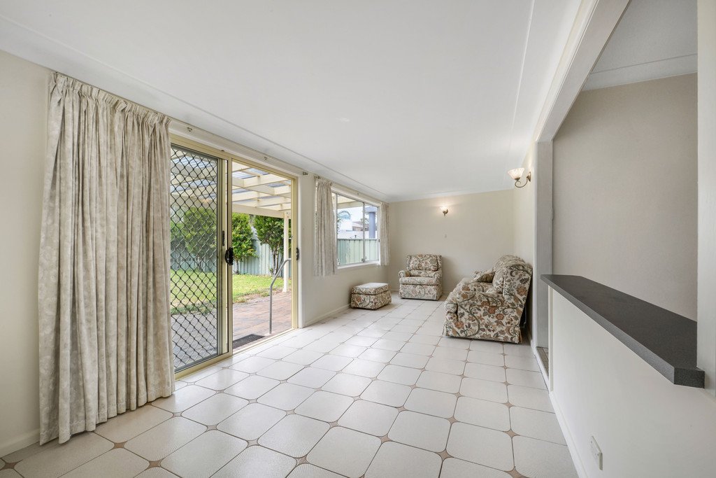 65 Pasadena Street MONTEREY 3