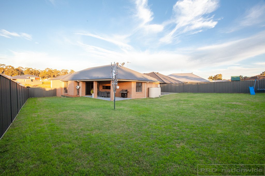 65 Radiant Avenue BOLWARRA HEIGHTS 4