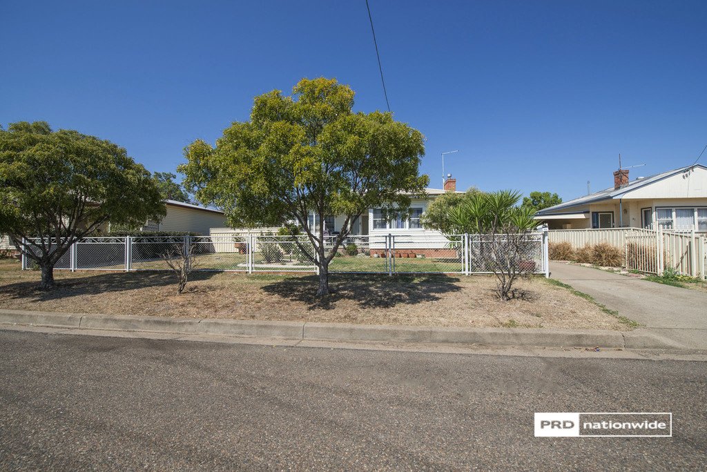 65 Robert Street TAMWORTH 2