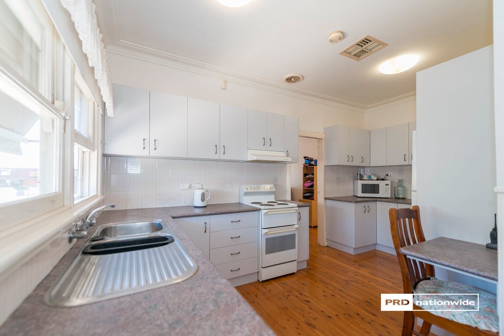 65 Robert Street TAMWORTH 3