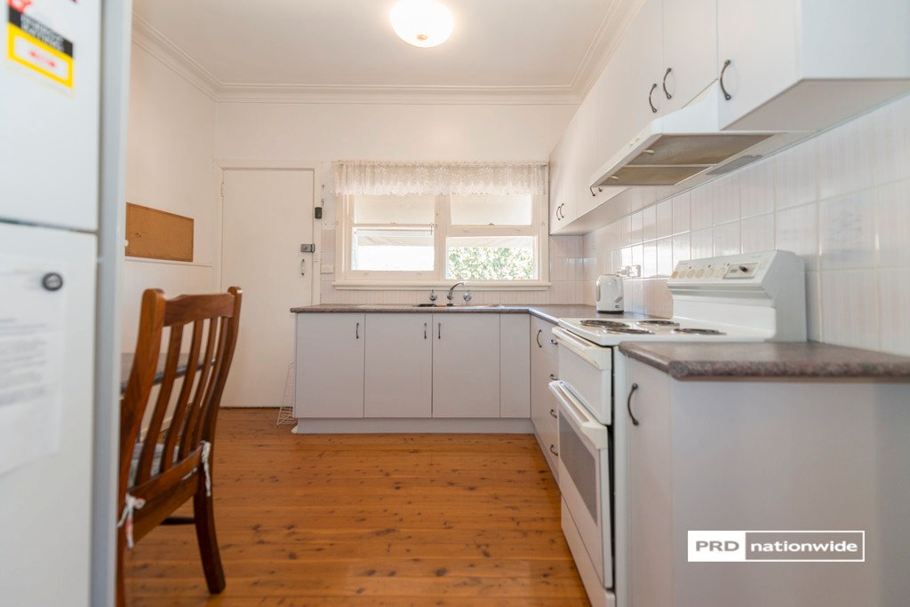 65 Robert Street TAMWORTH 4