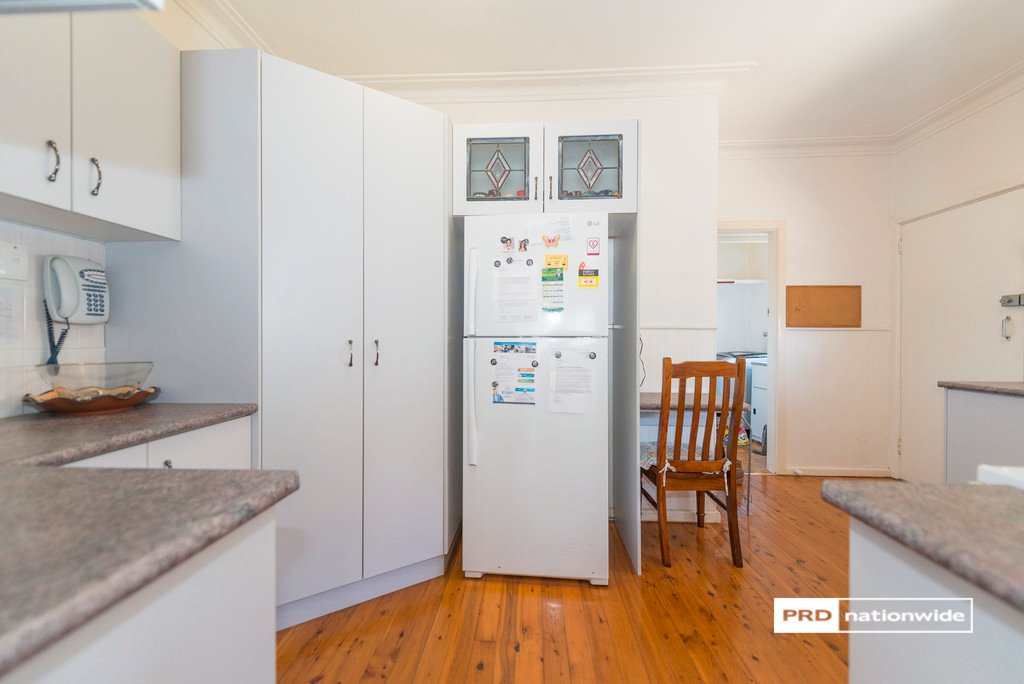 65 Robert Street TAMWORTH 5