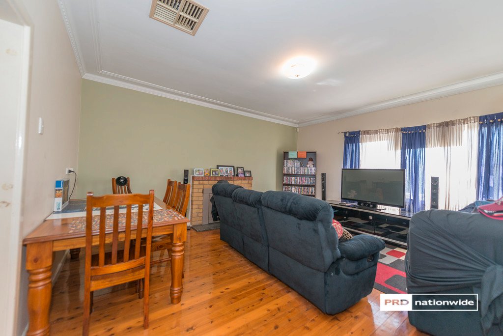 65 Robert Street TAMWORTH 6