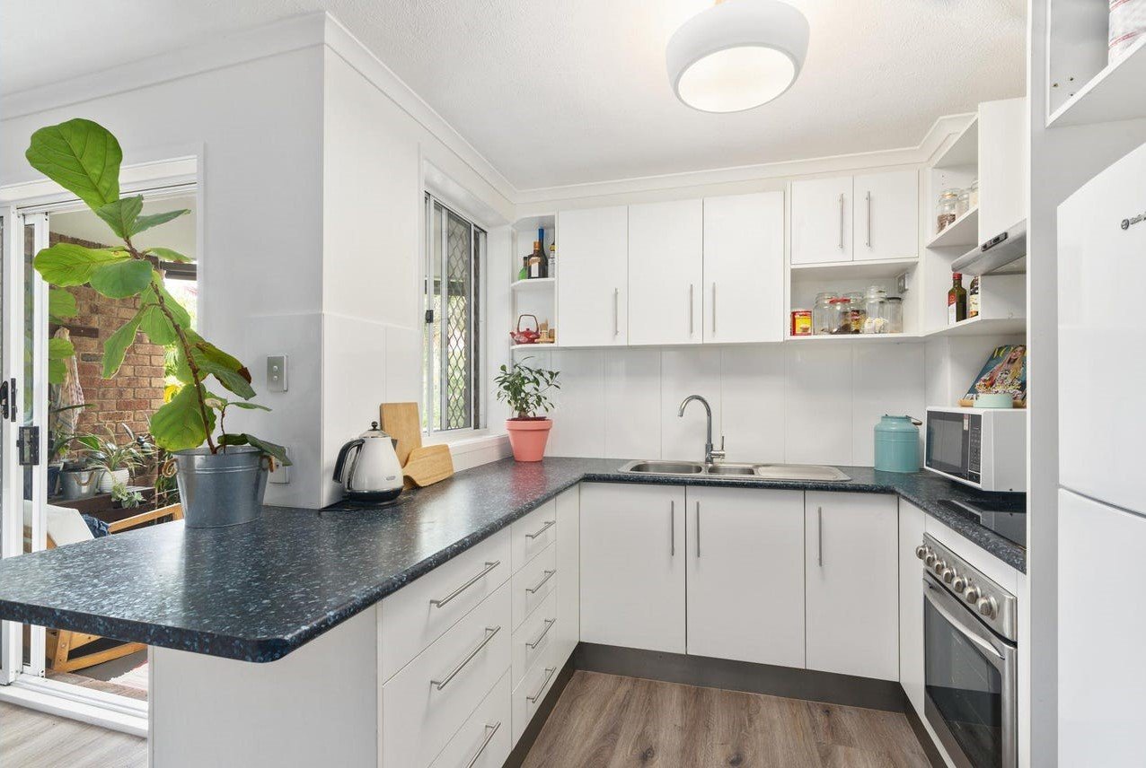 6/5 Rolan Court PALM BEACH 4