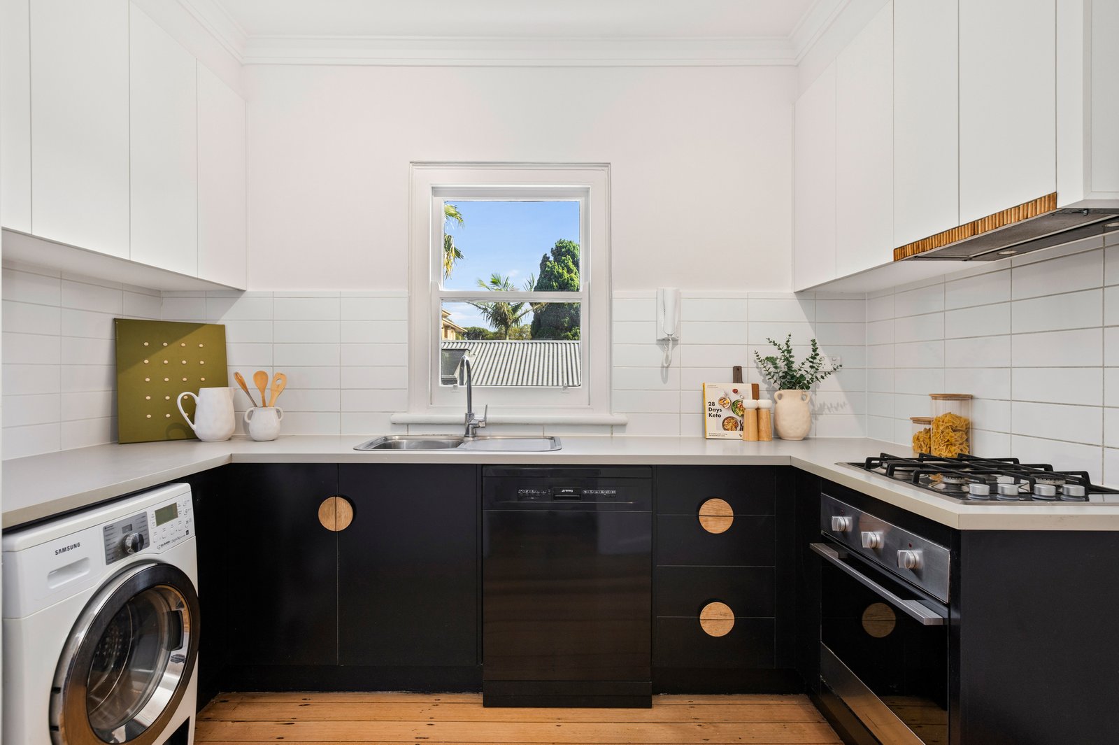Gallery: 6/5 The Avenue