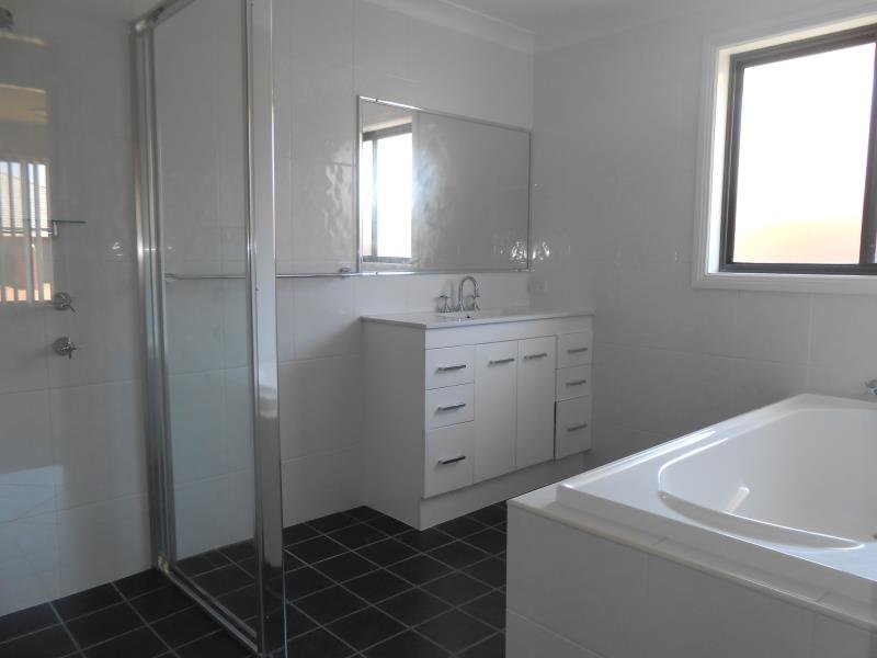 65 The Heights TAMWORTH 5