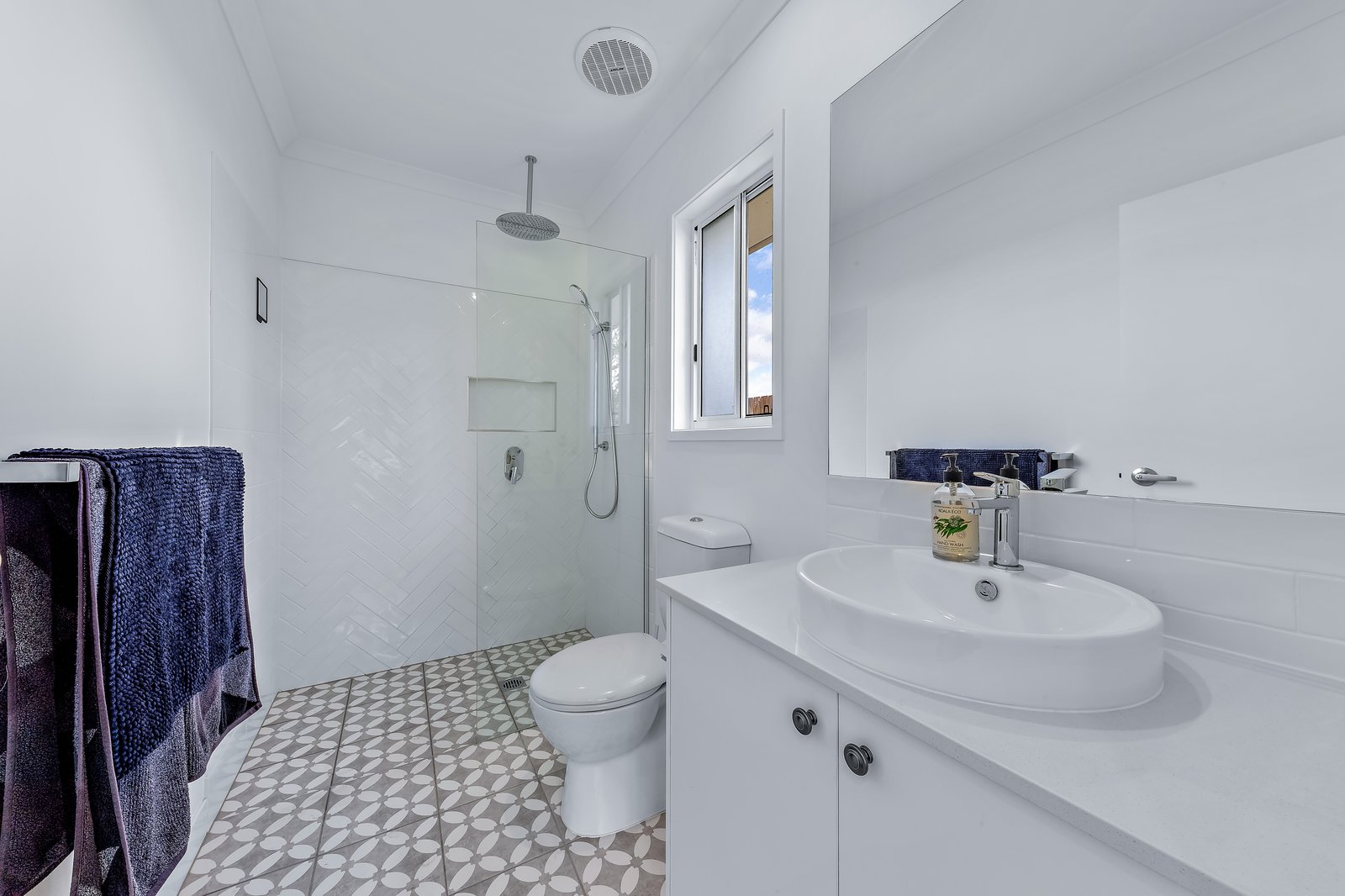 65 Trader Crescent CANNONVALE 18