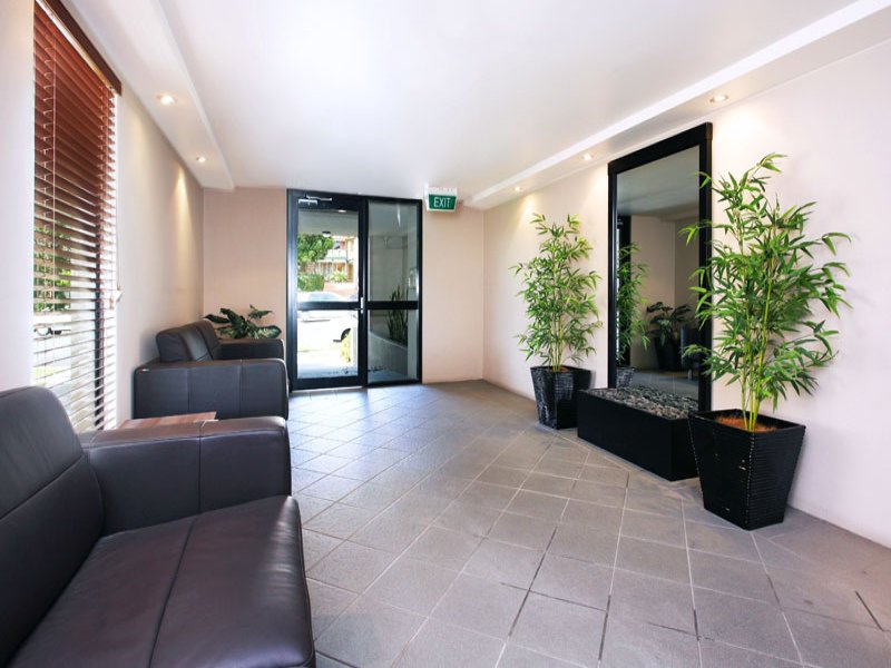 6/51 Hows Road NUNDAH 14