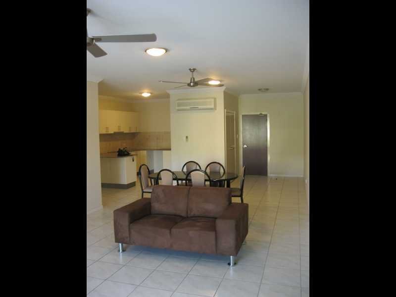 65/21 "Baybreeze", Shute Harbour Road CANNONVALE 2