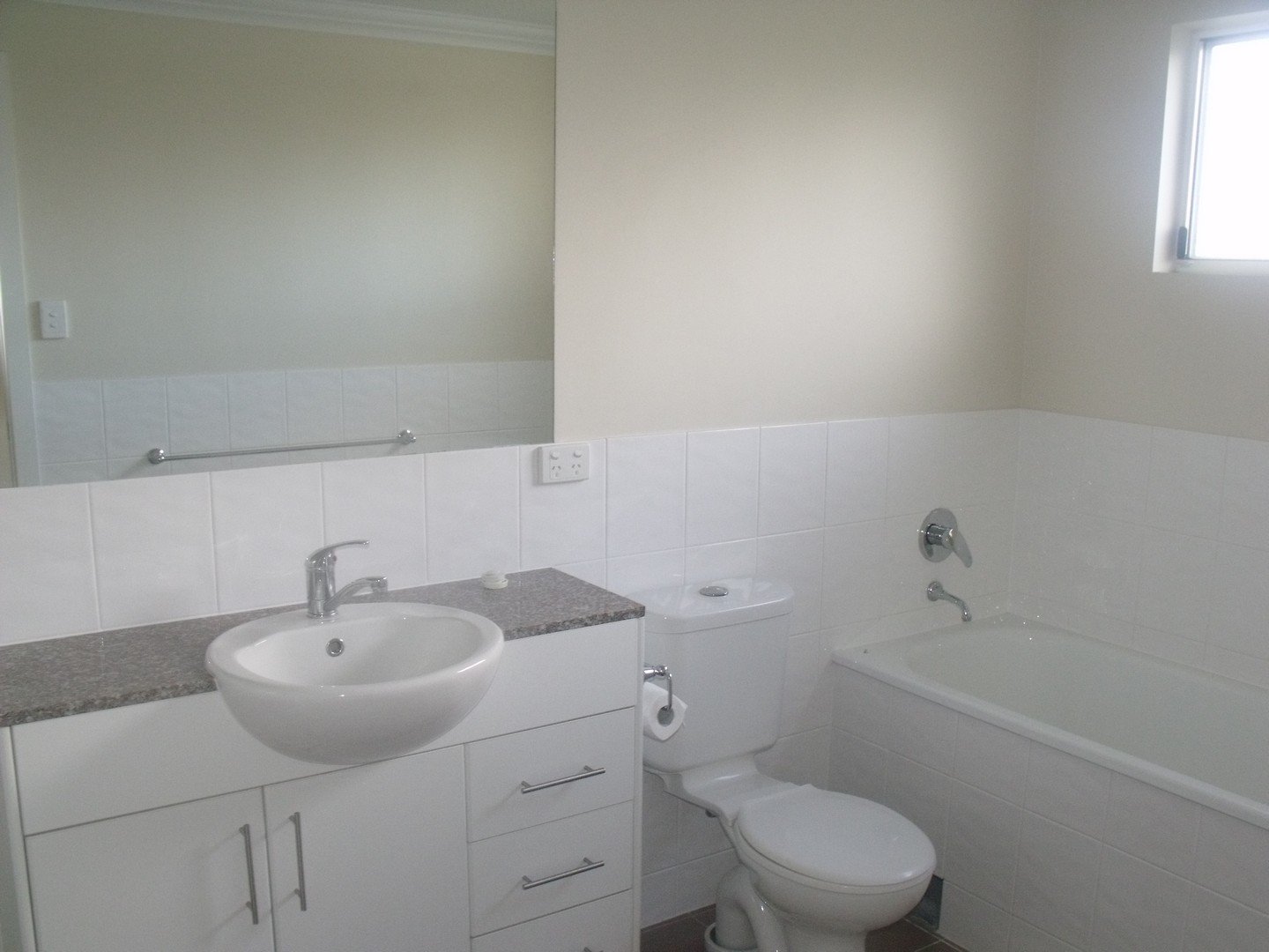 65/21 "Baybreeze", Shute Harbour Road CANNONVALE 9