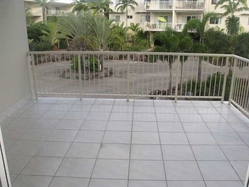 65/21 "Baybreeze", Shute Harbour Road CANNONVALE 10