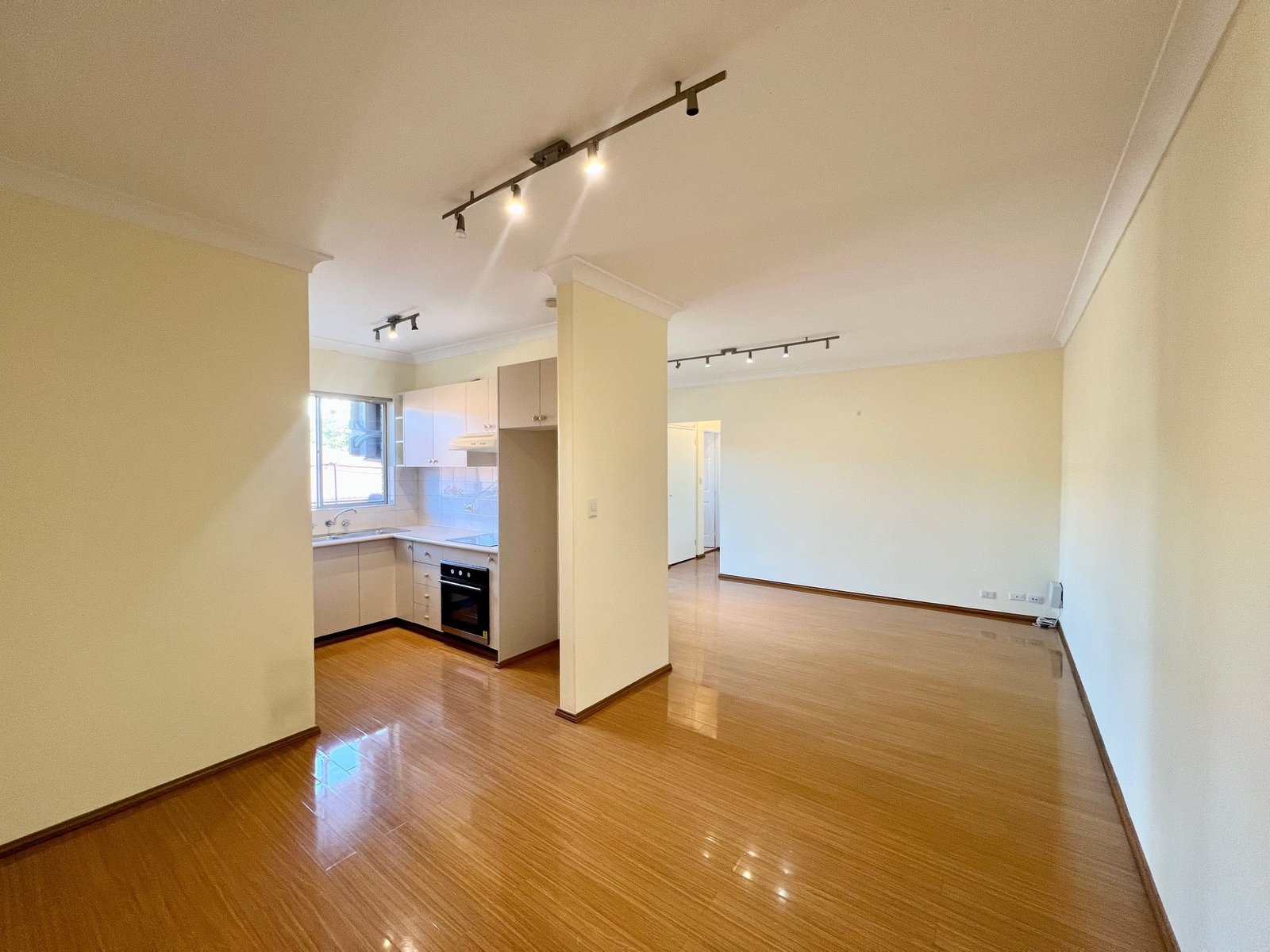 6/54 Castlereagh Street LIVERPOOL 4