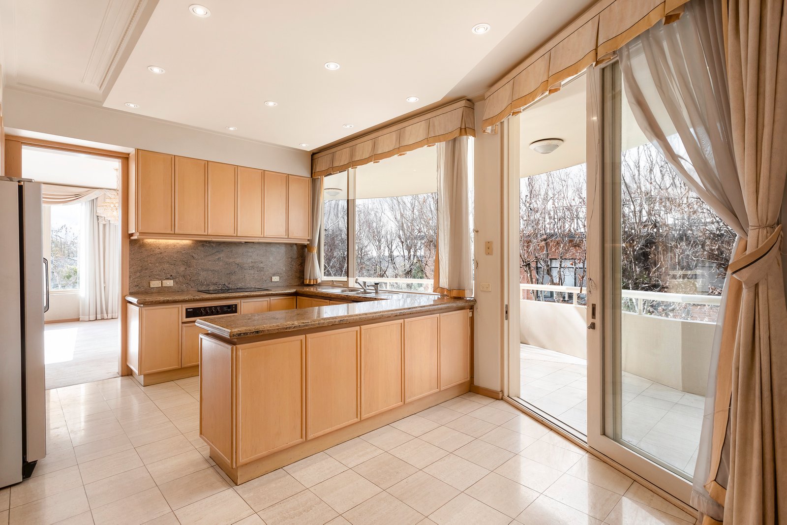 Real Estate and Property in 6/550 Toorak Road, Toorak, VIC