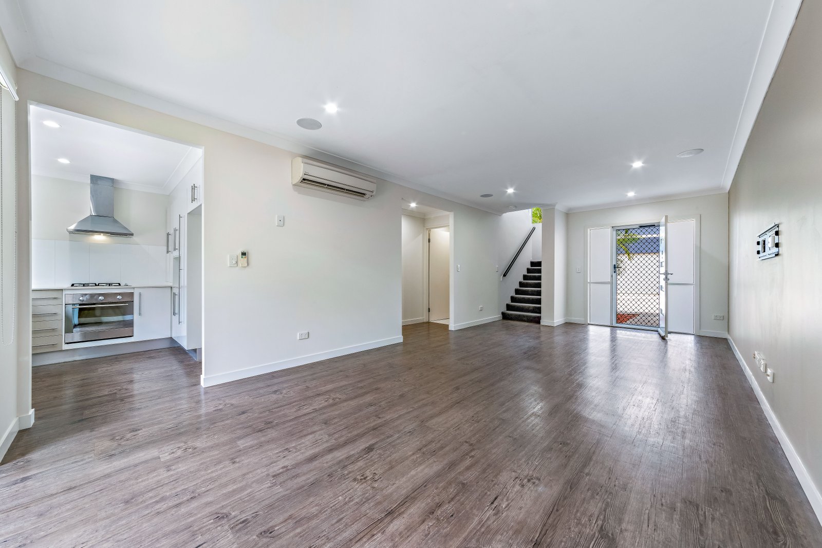 65/65 Manooka Drive CANNONVALE 1