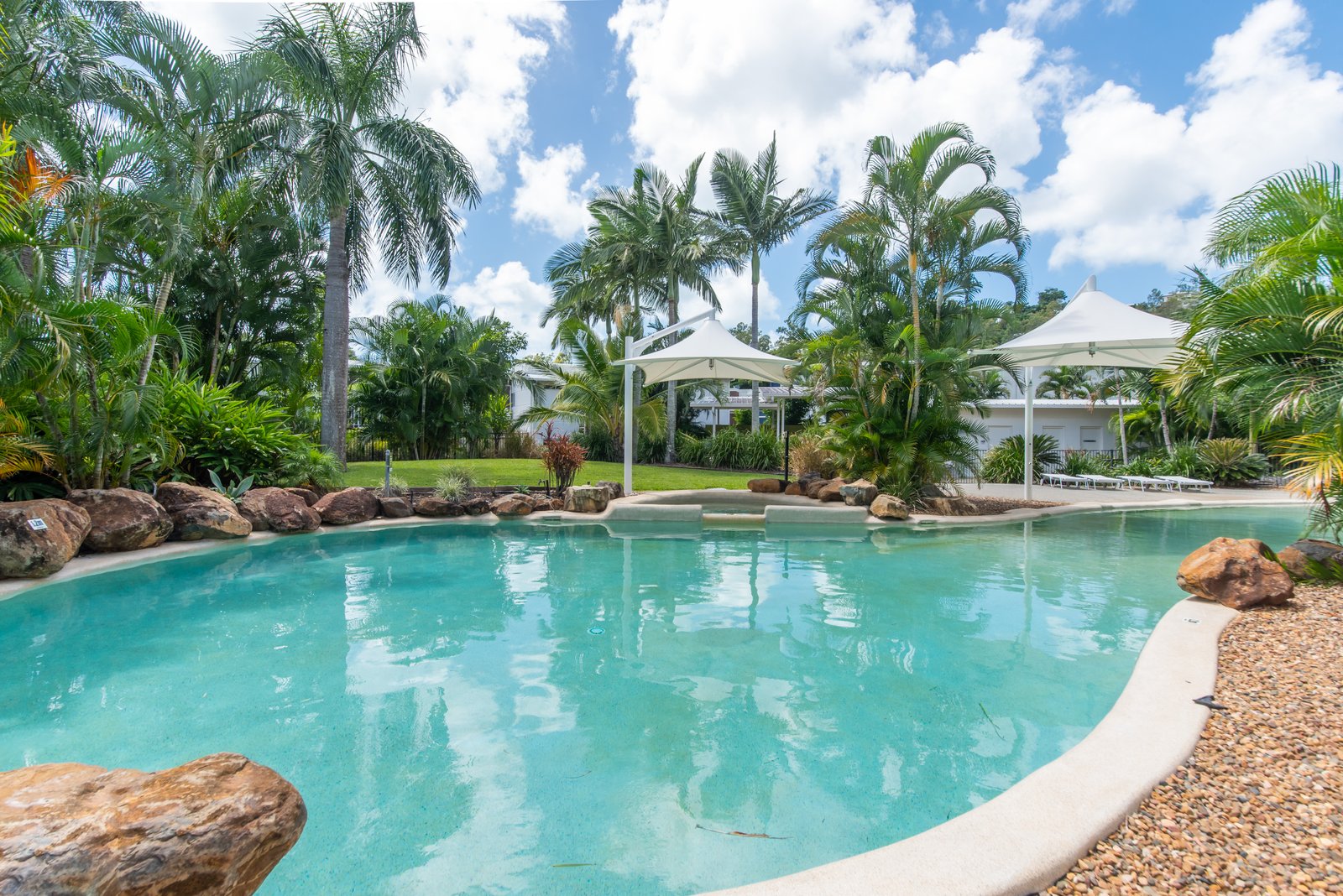 65/65 Manooka Drive CANNONVALE 4