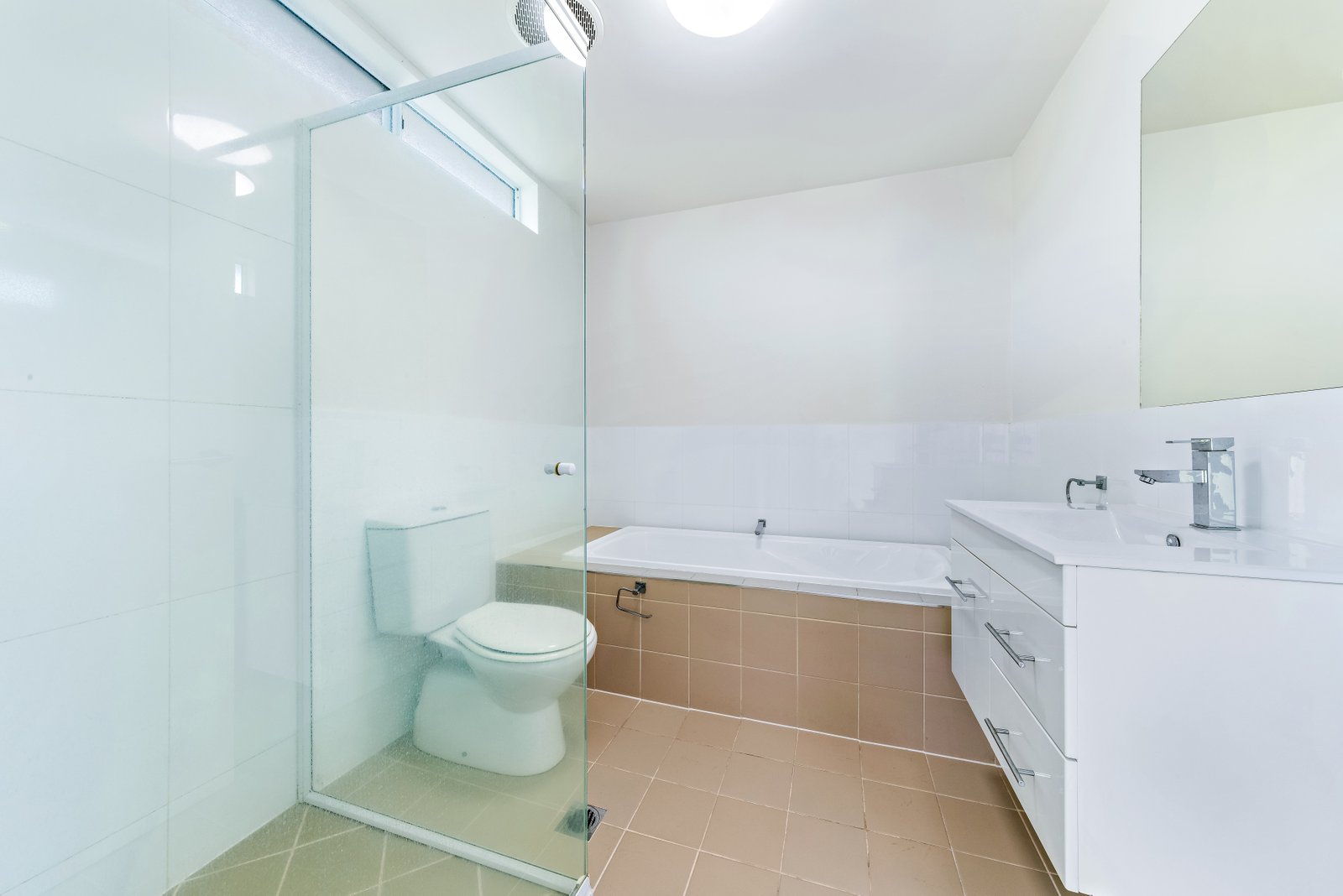 65/65 Manooka Drive CANNONVALE 8