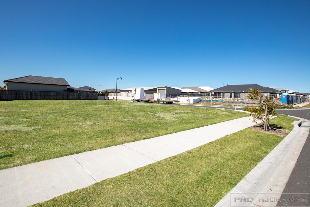 66 Arrowtail Street CHISHOLM 1