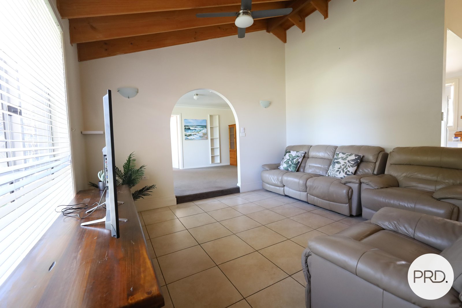 66 Carcoar Street SPRING HILL 2